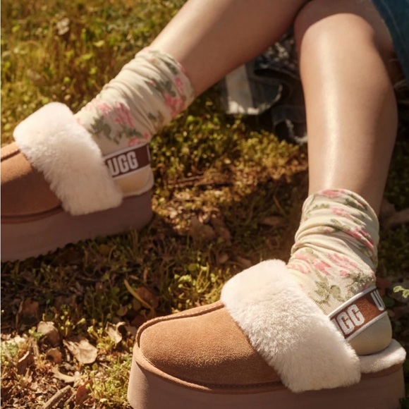 UGG Women's Fluff Yeah Slide Sandals - Chestnut - Picture 1 of 5